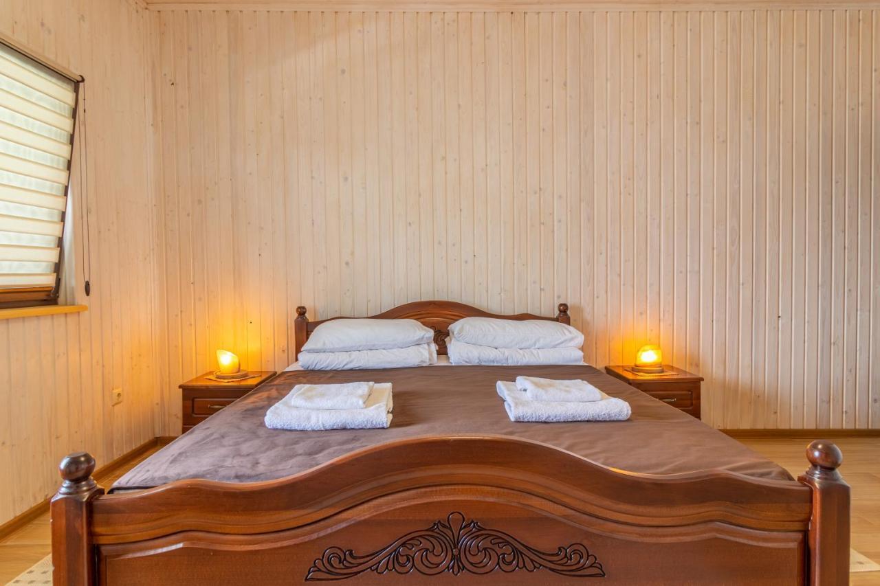 Hotel Praha à Solotvyno Extérieur photo