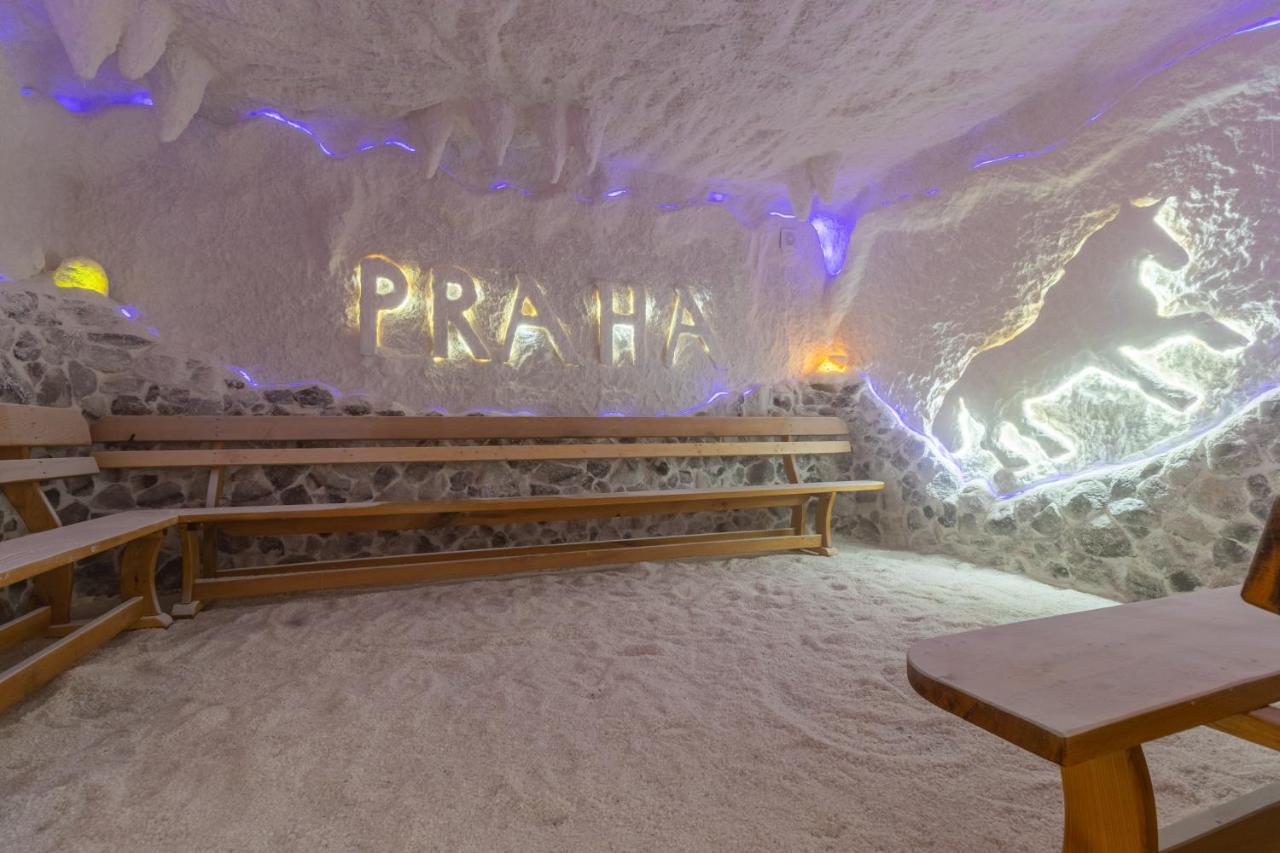 Hotel Praha à Solotvyno Extérieur photo