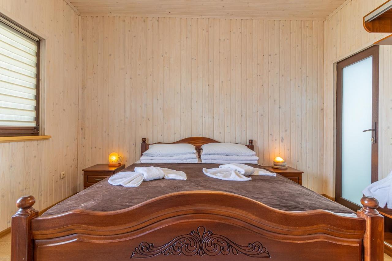 Hotel Praha à Solotvyno Extérieur photo